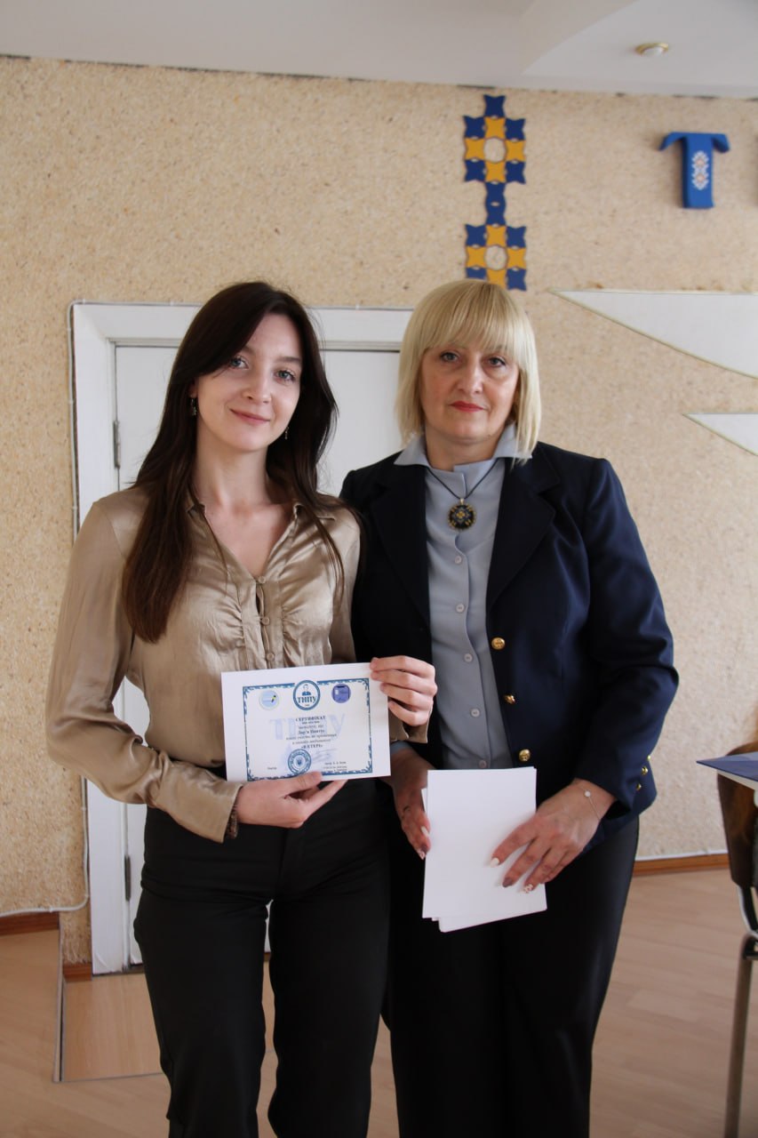 Promovytsia mediashkoly Daria Pantus «V ETERI» iz otrymanym sertyfikatom